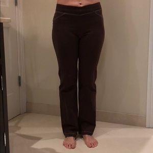 Brown spandex leggings with white top stitch